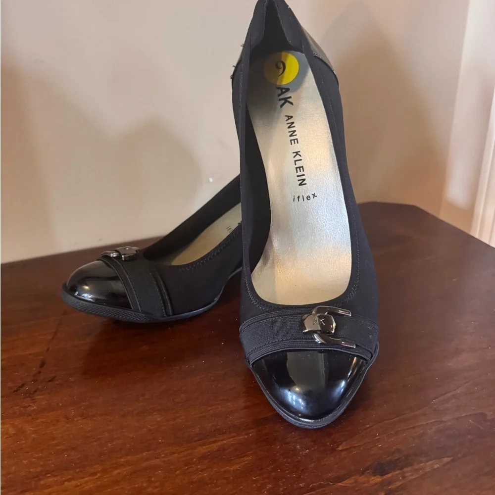 Anne Klein step out